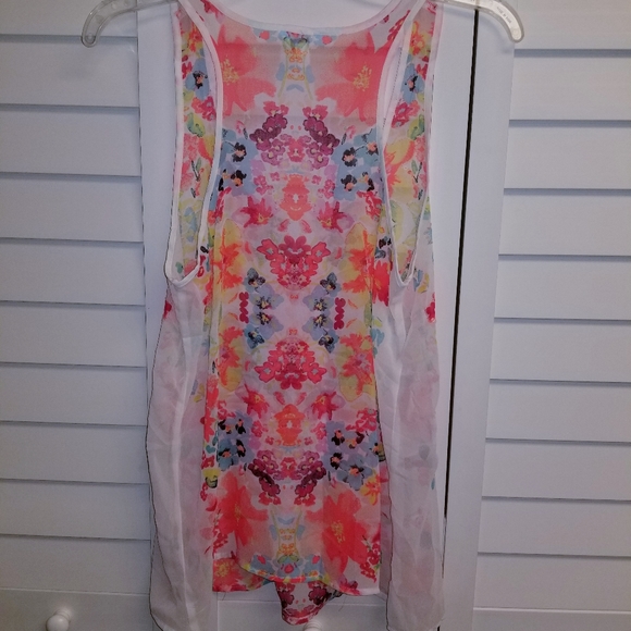 Top - Picture 2 of 3